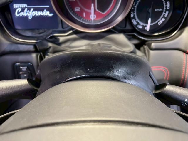 フェラーリ カリフォルニア｜内装インテリアのべたつき除去【世田谷区】お問合せ番号ＳＢ：１０７３３東京都世田谷区のジェミーズ株式会社　渋谷区　目黒区　港区　品川区　神奈川　横浜市　新規のお客様大歓迎　代車　レッカー