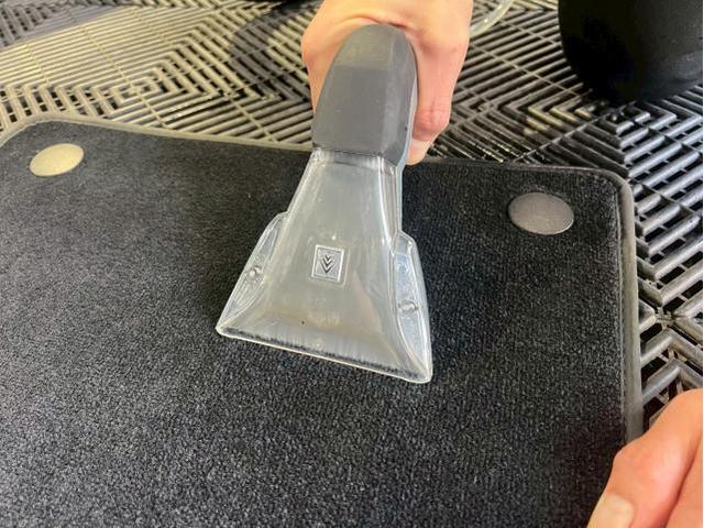 メルセデスベンツ GL550／【生活臭の掃除】リンサークリーニング／ナノゾーンコートモビリティ光触媒コーティングのご紹介です　東京都世田谷区のジェミーズ株式会社　渋谷区　目黒区　港区　品川区　神奈川　新規のお客様大歓迎　代車　レッカー