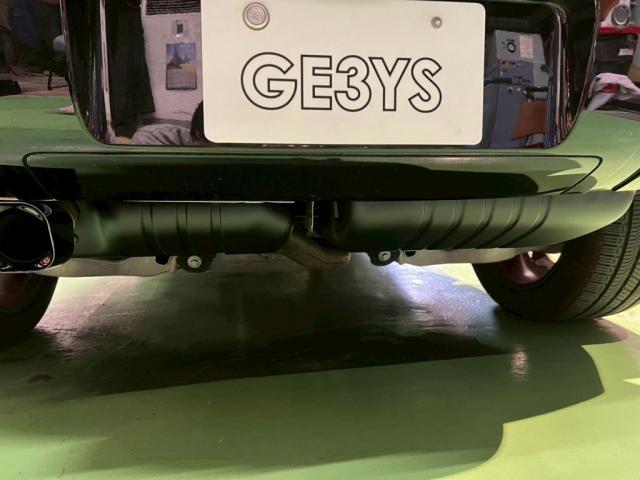 ランドローバー ディフェンダー │ マフラー塗装／フューエルキャップ交換【世田谷区】お問合せ番号ＳＢ：１０７８９東京都世田谷区のジェミーズ株式会社　渋谷区　目黒区　港区　品川区　神奈川　横浜市　新規のお客様大歓迎　代車　レッカー