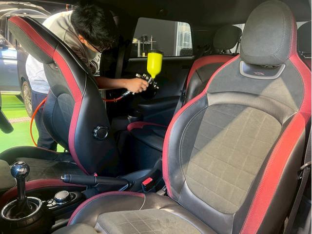 ミニ JCW／【タバコ臭のクリーニング】ナノゾーンコートモビリティ光触媒コーティングのご紹介です　東京都世田谷区のジェミーズ株式会社　渋谷区　目黒区　港区　品川区　神奈川　横浜市　川崎市　新規のお客様大歓迎　代車　レッカー