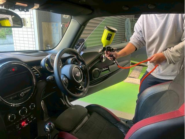 ミニ JCW／【タバコ臭のクリーニング】ナノゾーンコートモビリティ光触媒コーティングのご紹介です　東京都世田谷区のジェミーズ株式会社　渋谷区　目黒区　港区　品川区　神奈川　横浜市　川崎市　新規のお客様大歓迎　代車　レッカー