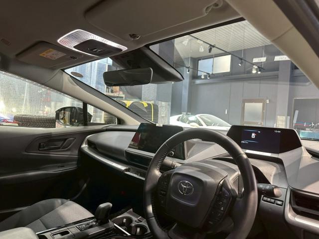 トヨタ プリウス│ デジタルミラー取付【世田谷区】 東京都世田谷区のジェミーズ株式会社　渋谷区　目黒区　港区　品川区　横浜市　新規のお客様大歓迎　代車　レッカー