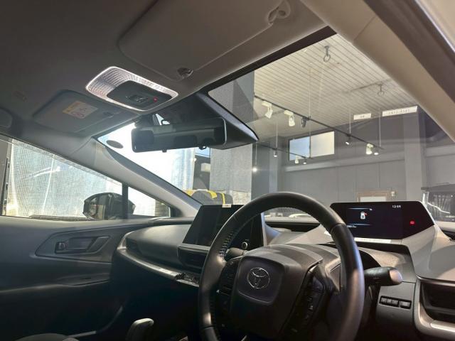 トヨタ プリウス│ デジタルミラー取付【世田谷区】 東京都世田谷区のジェミーズ株式会社　渋谷区　目黒区　港区　品川区　横浜市　新規のお客様大歓迎　代車　レッカー