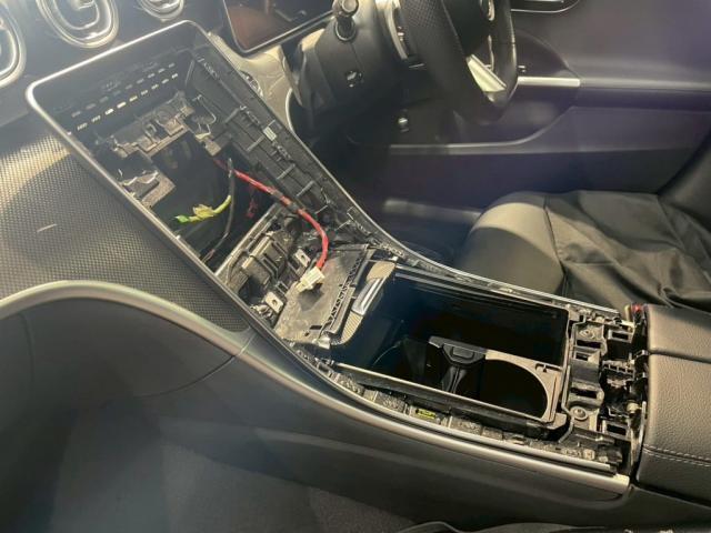 メルセデスベンツ Ｃ２２０ｄ │ ＴＶキャンセラー取付【世田谷区】東京都世田谷区のジェミーズ株式会社　渋谷区　目黒区　港区　品川区　横浜市　新規のお客様大歓迎　代車　レッカー