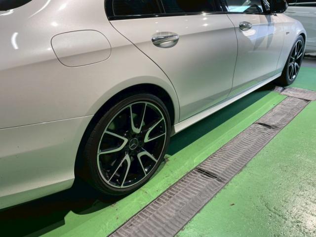 メルセデスＡＭＧ Ｅ４３│ エアコンアンビエントライト取付／ホイール交換【世田谷区】お問合せ番号ＳＢ：１０７５８東京都世田谷区のジェミーズ株式会社　渋谷区　目黒区　港区　品川区　横浜市　新規のお客様大歓迎　代車　レッカー