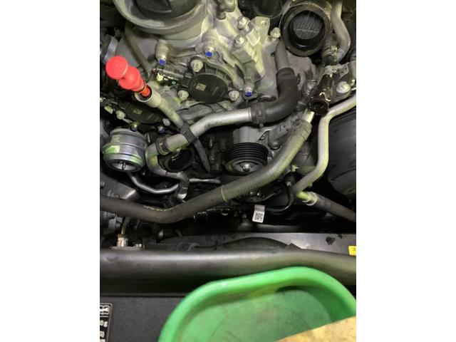 メルセデスベンツ　W222　S550　エンジンオイル漏れ＆冷却水漏れ修理