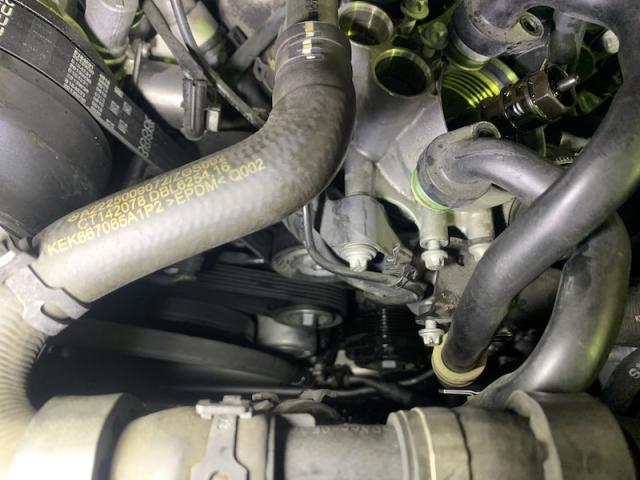 メルセデスベンツ W222 S550 エンジンオイル漏れ＆冷却水漏れ修理