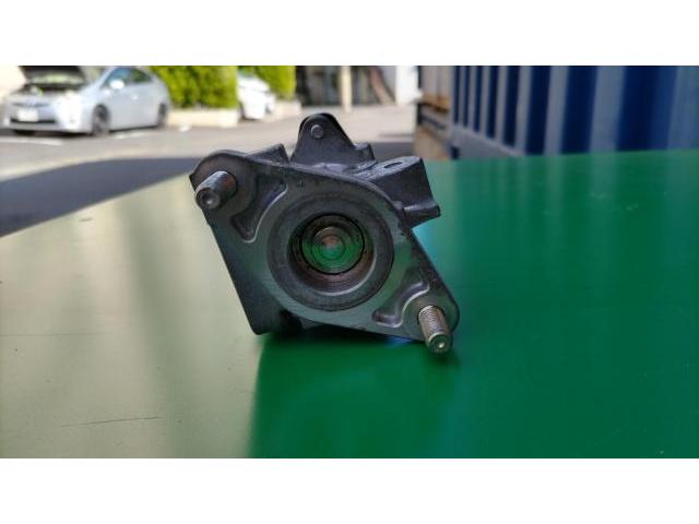 トヨタ　プリウス　EGRバルブ　洗浄　プリウスα　アクア　ZVW30　30系　ハイブリッド車　交換　清掃　添加剤　停車中エンジン震える　エンジン異音　カーボンダスト　除去　ガタガタ　ブルブル　修理　業者　費用　工賃　神奈川県　横浜市　磯子区