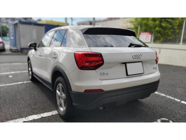 【デジタルインナーミラー取り付け】Audi　Ｑ２　PORMIDO　PRD60　前後ドラレコ　駐車監視　カーナビ　ETC　電源取り出し　ヒューズボックス　内装　業者　工賃　費用　持込　代車　横浜市　磯子区　新杉田　港南台　上大岡　金沢文庫　