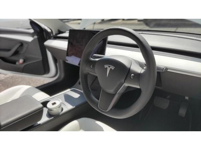 【ヨークステアリング】テスラ　モデル３　ステアリング交換　純正から社外　ホーンパッド　電装品　持ち込み取り付け　業者　ショップ　アリエク　Amazon　各種テスラ車作業可能　実績多数　東京都　埼玉県　千葉県　静岡県　神奈川県　横浜市　川崎市