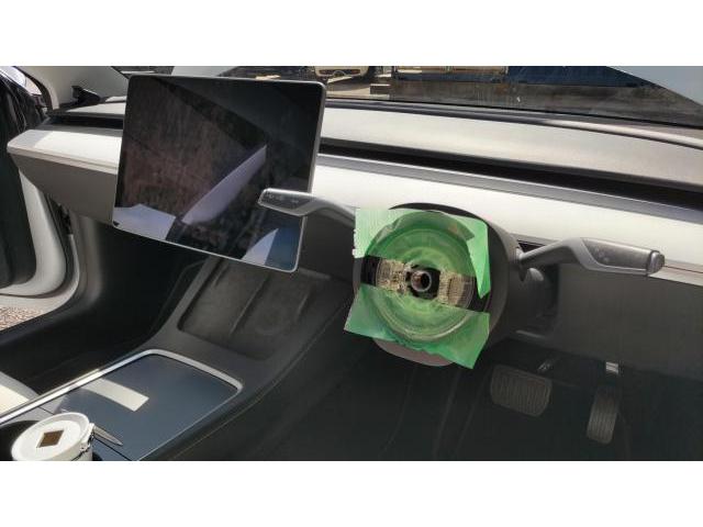 【ヨークステアリング】テスラ　モデル３　ステアリング交換　純正から社外　ホーンパッド　電装品　持ち込み取り付け　業者　ショップ　アリエク　Amazon　各種テスラ車作業可能　実績多数　東京都　埼玉県　千葉県　静岡県　神奈川県　横浜市　川崎市
