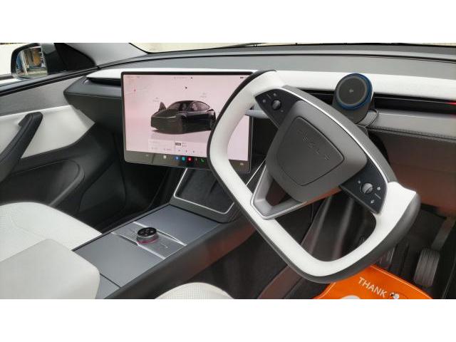 【ヨークステアリング】【ジュニパー】Tesla　テスラ　新型　モデルＹ　modelY　Juniper　ヨークハンドル　ステアリング交換　持ち込み　AliExpress　社外　純正　車検　外し方　神奈川県　横浜市　専門ショップ　東京都　千葉県
