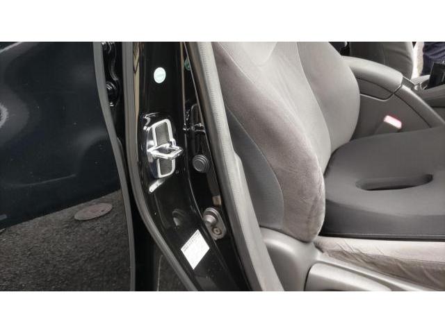 【ドアスタビライザー】トヨタ　プリウス　３０系　ZVW30　AISIN　GR　TRD　剛性アップ　ドア開閉音　ノイズ　静粛性　規定トルク　神奈川県　横浜市　磯子区　代車　持ち込み取付け　プラグ交換　プリウスのメンテするならクローバー磯子