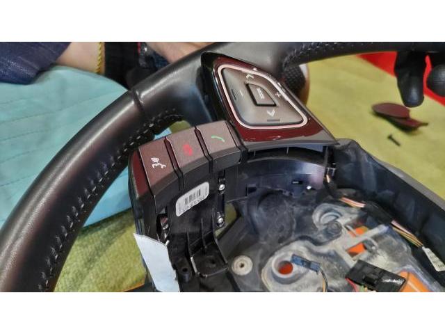 【レンジローバーイヴォーク　ステアリング交換】株式会社クローバー　神奈川県横浜市　ランドローバー　レンジローバー　イヴォーグ　ジャガー　ステアリング交換　ステアリング持込　輸入車ステアリング交換　