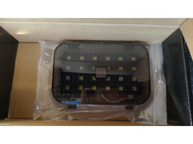 【ラゲッジランプ取り付け】　VOXY　ヴォクシー　ノア　NOAH　90系　ハイブリッド　LED　荷室証明　ラゲージランプ　追加　増設　キット　分岐　電源　暗い　内張り　外し　神奈川県　横浜市　磯子区　株式会社クローバー　業者　ショップ　工賃