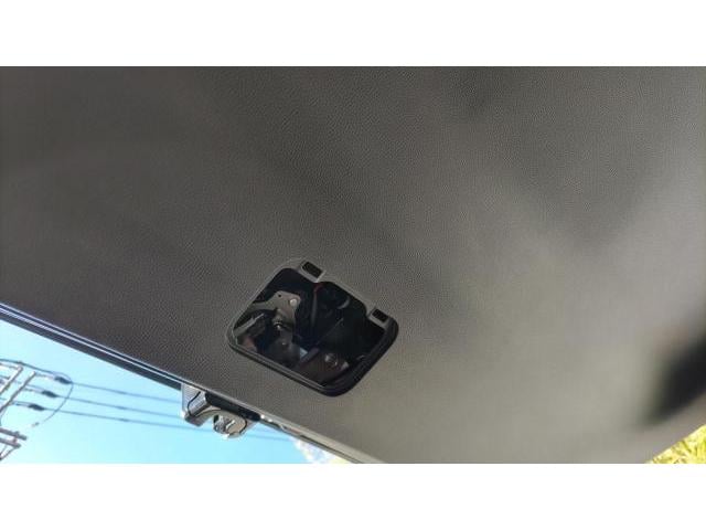 【ラゲッジランプ取り付け】　VOXY　ヴォクシー　ノア　NOAH　90系　ハイブリッド　LED　荷室証明　ラゲージランプ　追加　増設　キット　分岐　電源　暗い　内張り　外し　神奈川県　横浜市　磯子区　株式会社クローバー　業者　ショップ　工賃