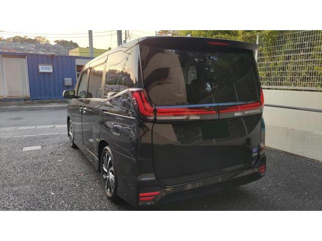 【ラゲッジランプ取り付け】　VOXY　ヴォクシー　ノア　NOAH　90系　ハイブリッド　LED　荷室証明　ラゲージランプ　追加　増設　キット　分岐　電源　暗い　内張り　外し　神奈川県　横浜市　磯子区　株式会社クローバー　業者　ショップ　工賃