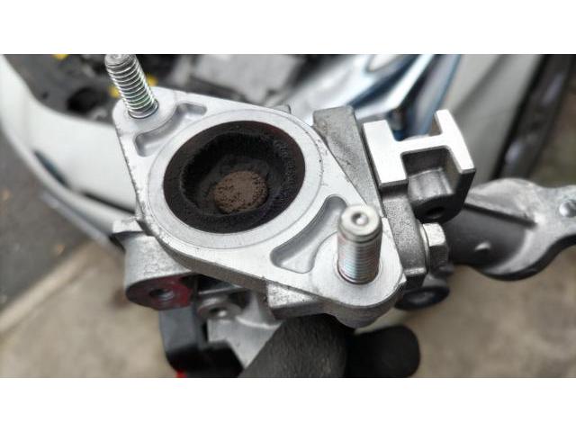 【トヨタ　30プリウス　EGRバルブクリーニング】株式会社クローバー　神奈川県横浜市　横浜市　EGRバルブクリーニング　トヨタ系ハイブリット　30プリウス　アクア　レクサスCT　エンジン振動　ガタガタ音　ブルブル　相模原　藤沢　湘南　