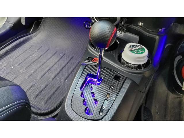 【シフトゲートイルミネーション】トヨタ　アクア　NHP10　持ち込み取り付け　GARAX　車検対応　配線　電源　加工　ナビ取り外し　LED　装飾　色変化　アンビエントライト　内装アクセサリー　神奈川県　横浜市　磯子区　株式会社クローバー