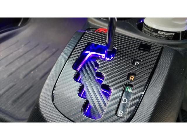 【シフトゲートイルミネーション】トヨタ　アクア　NHP10　持ち込み取り付け　GARAX　車検対応　配線　電源　加工　ナビ取り外し　LED　装飾　色変化　アンビエントライト　内装アクセサリー　神奈川県　横浜市　磯子区　株式会社クローバー