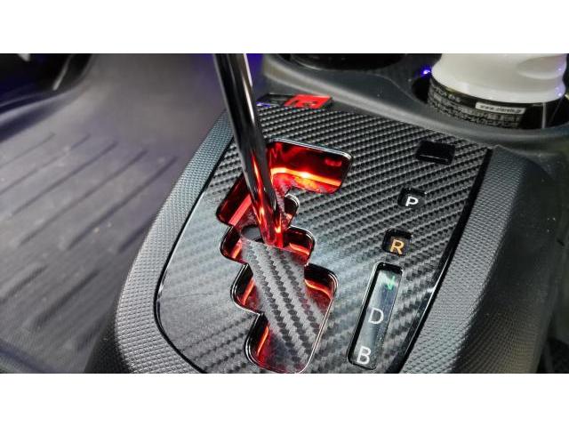 【シフトゲートイルミネーション】トヨタ　アクア　NHP10　持ち込み取り付け　GARAX　車検対応　配線　電源　加工　ナビ取り外し　LED　装飾　色変化　アンビエントライト　内装アクセサリー　神奈川県　横浜市　磯子区　株式会社クローバー