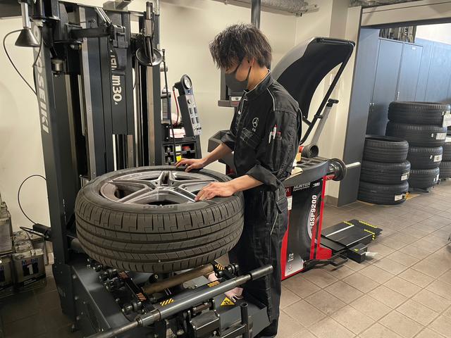 タイヤ交換作業風景