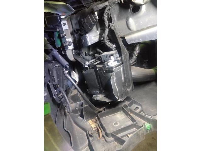 ボルボ　Ｖ６０　エンジン関連修理・整備　持込　バッテリー
サブバッテリー　都筑区