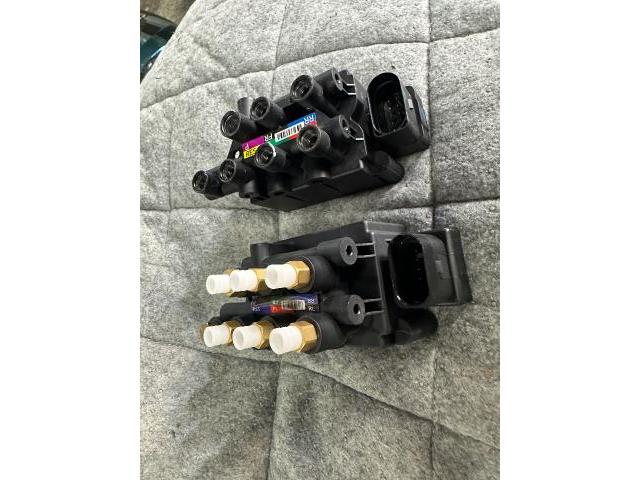 ＢＭＷ　７シリーズ　リアエアサス交換　バルブブロック交換整備