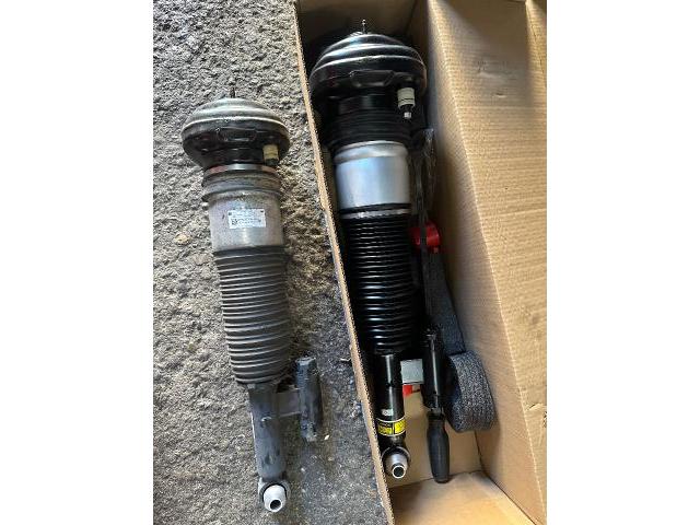 ＢＭＷ　７シリーズ　リアエアサス交換　バルブブロック交換整備