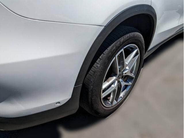 メルセデス・ベンツ　ＧＬＣ２００　キズ・へこみ直し　修理　鈑金塗装　板金塗装　鈑金　板金　塗装　塗装ブース完備　代車無料　見積無料　関西　西日本　大阪府　南大阪　貝塚市　泉佐野市　岸和田市　泉大津市　和泉市　堺市