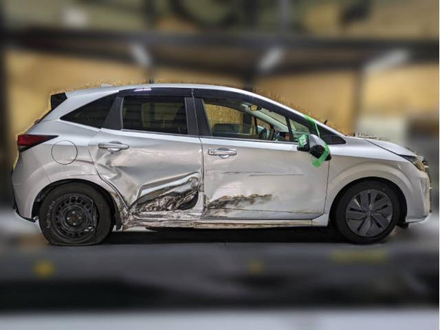 日産　ノート　キズ・へこみ直し　保険修理　鈑金塗装　板金塗装　鈑金　板金　塗装　塗装ブース完備　代車無料　見積無料　関西　西日本　大阪府　南大阪　貝塚市　泉佐野市　岸和田市　泉大津市　和泉市　堺市