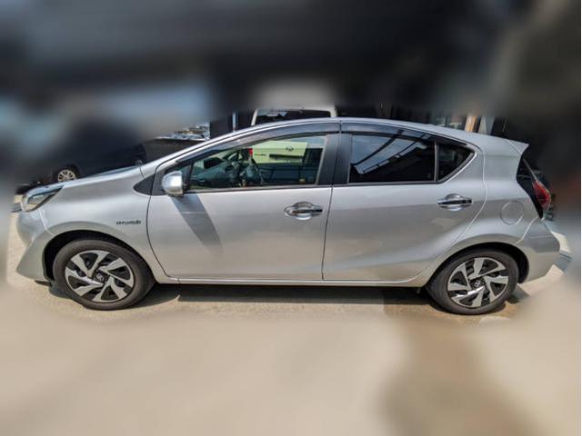 トヨタ　アクア　キズ・へこみ直し　修理　鈑金塗装　板金塗装　鈑金　板金　塗装　塗装ブース完備　最新設備　代車無料　見積無料　関西　西日本　大阪府　南大阪　貝塚市　泉佐野市　岸和田市　泉大津市　和泉市　堺市