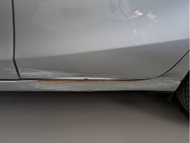 トヨタ　アクア　キズ・へこみ直し　修理　鈑金塗装　板金塗装　鈑金　板金　塗装　塗装ブース完備　最新設備　代車無料　見積無料　関西　西日本　大阪府　南大阪　貝塚市　泉佐野市　岸和田市　泉大津市　和泉市　堺市