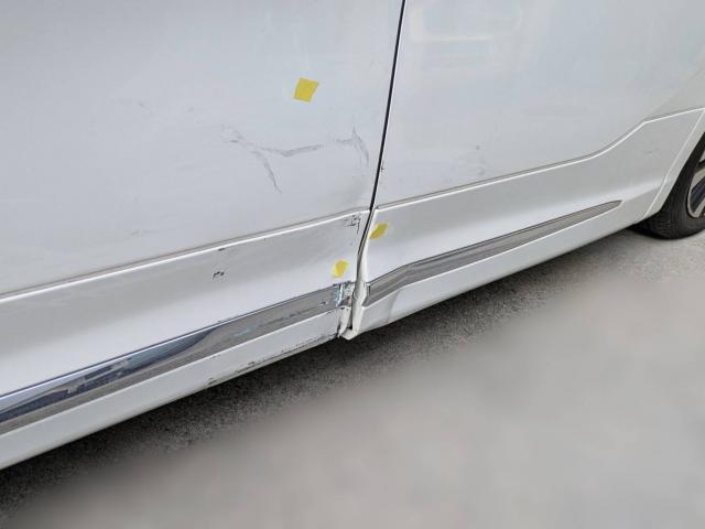トヨタ　アルファード　キズ・へこみ直し　修理　鈑金塗装　板金塗装　鈑金　板金　塗装　塗装ブース完備　代車無料　見積無料　関西　西日本　大阪府　南大阪　貝塚市　泉佐野市　岸和田市　泉大津市　和泉市　堺市
