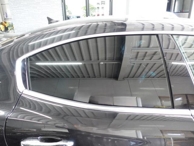 マセラティ ギブリ カーフィルム施工 IR＆UVカット 断熱スモークフィルム ウインドフィルム【車のことなら兵庫県伊丹市のオートガレージストックへ！】