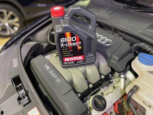 AUDI A6 quattro　エンジンオイル交換　ドライブレコーダー取付　和泉市