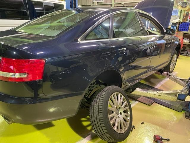 AUDI A6 quattro　エンジンオイル交換　ドライブレコーダー取付　和泉市