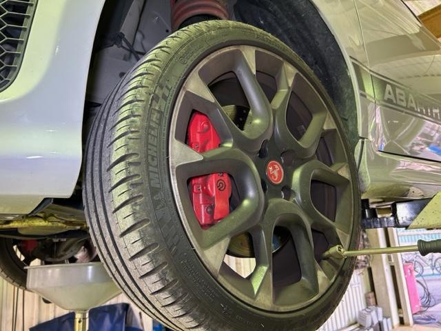 ABARTH 595 Competizione　アバルト595　エンジンオイル交換　ご来店ありがとうございます　和泉市