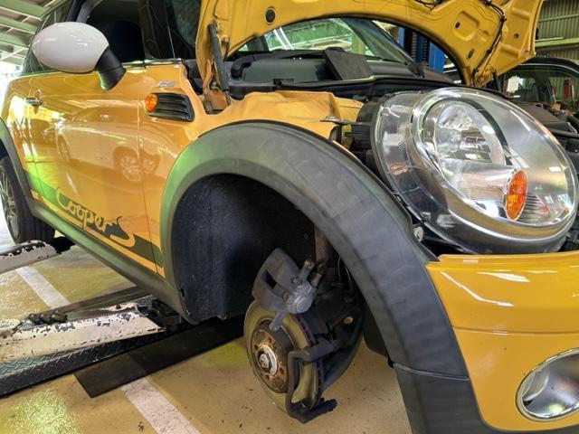 BMW MINI Cooper R56　ミニ　クーパー　フロントブレーキパッド交換ご入庫頂きました　和泉市
