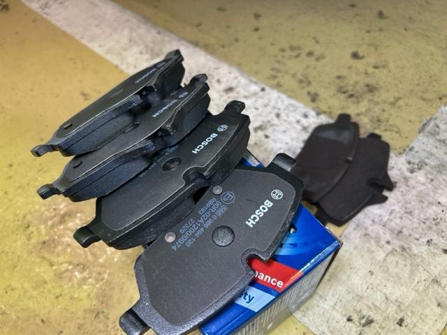 BMW MINI Cooper R56　ミニ　クーパー　フロントブレーキパッド交換ご入庫頂きました　和泉市