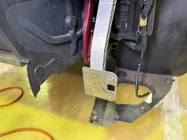 PEUGEOT 208　プジョー208　フロントアンダーカバー取替ご入庫ありがとうございます　和泉市