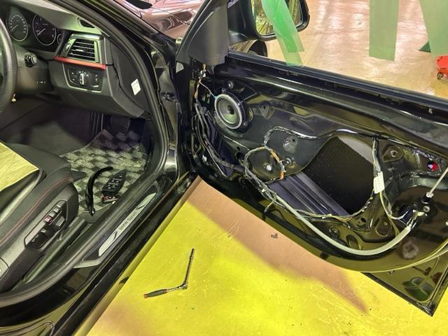 BMW 320d F31　運転席窓ガラス落ちた！　ご入庫ありがとうございます　和泉市