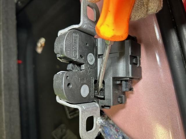 BMW MINI Cooper Crossover R60　ミニ　クロスオーバー　バックドアが開かない！　ご入庫ありがとうございます 和泉市