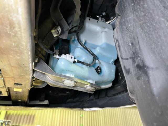 BMW 218d F45 ガレージに水の漏れ痕 大阪府 和泉市