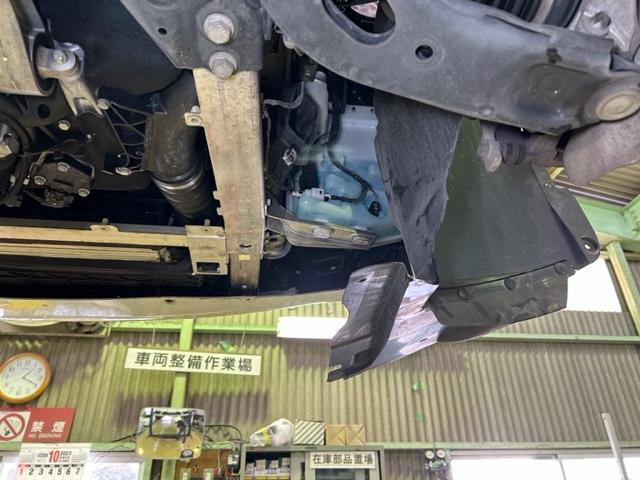 BMW 218d F45 ガレージに水の漏れ痕 大阪府 和泉市