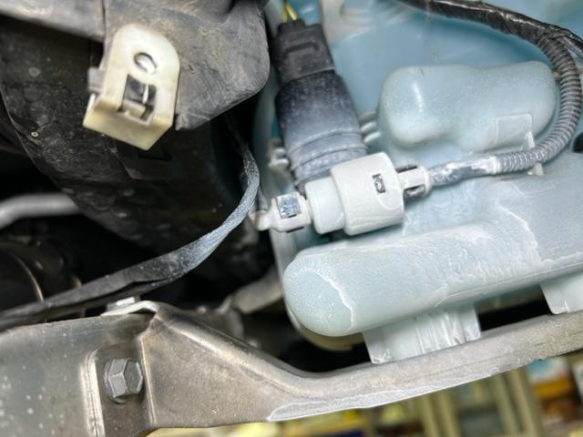 BMW 218d F45 ガレージに水の漏れ痕 大阪府 和泉市