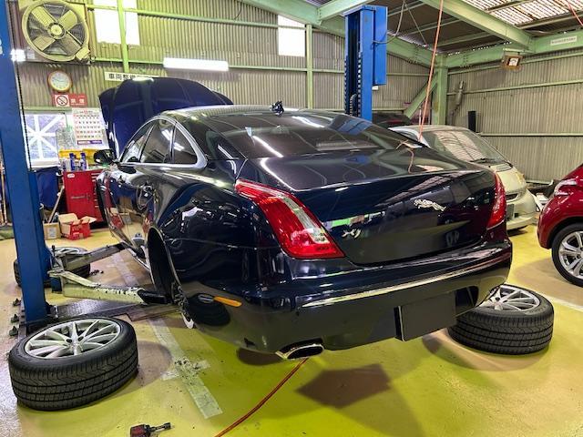 JAGUAR XJ　定期点検　エンジンオイル交換　ご入庫ありがとうございます　大阪府　和泉市