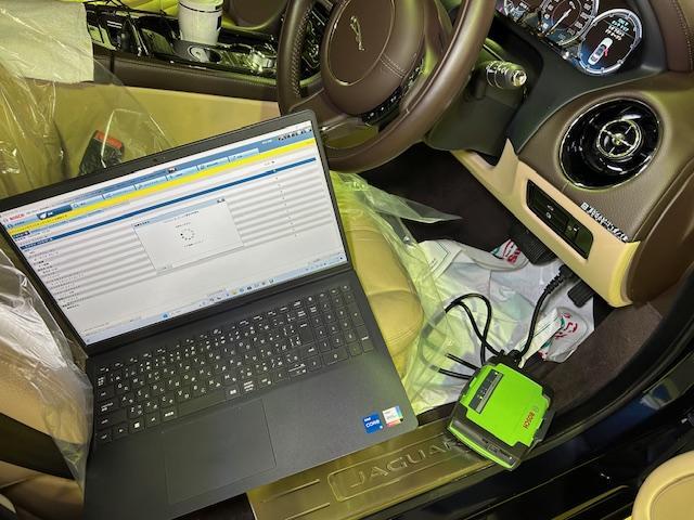 JAGUAR XJ　定期点検　エンジンオイル交換　ご入庫ありがとうございます　大阪府　和泉市