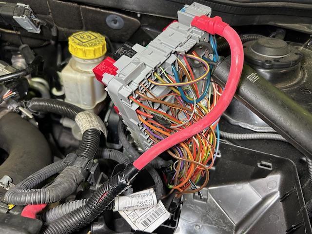 Alfa Romeo Giulietta　アルファロメオ　ジュリエッタ　エアコン効かない　ナビ作動しない　タイミングベルト交換　ウォーターポンプ交換　車検整備　ご入庫ありがとうございます！　大阪府　和泉市