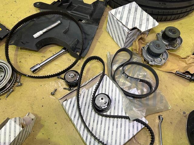 Alfa Romeo Giulietta　アルファロメオ　ジュリエッタ　エアコン効かない　ナビ作動しない　タイミングベルト交換　ウォーターポンプ交換　車検整備　ご入庫ありがとうございます！　大阪府　和泉市